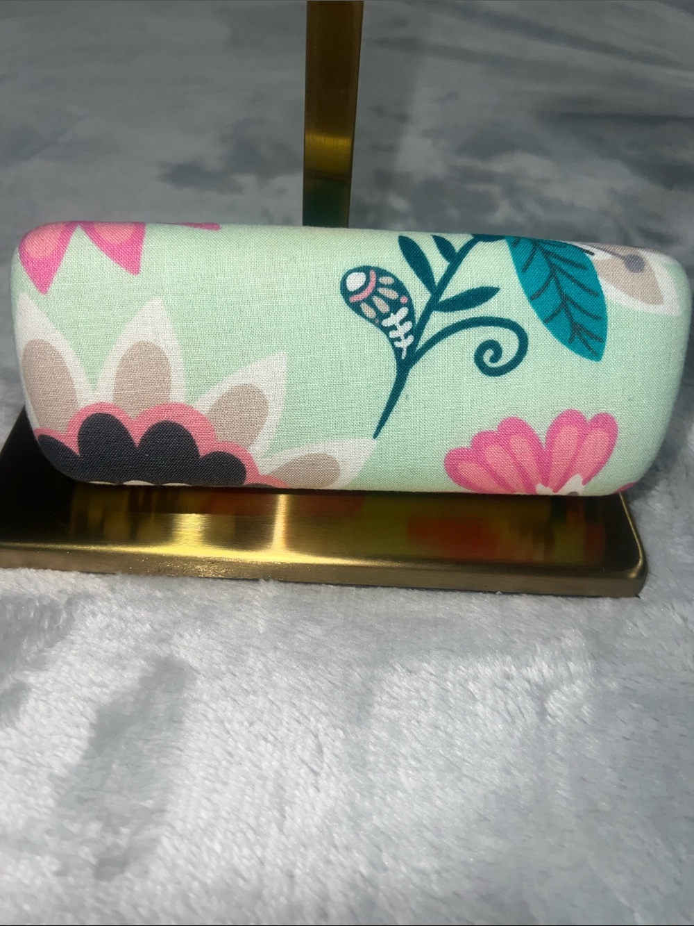 Vera Bradley hard clamshell eyeglass case - Picture 2 of 3